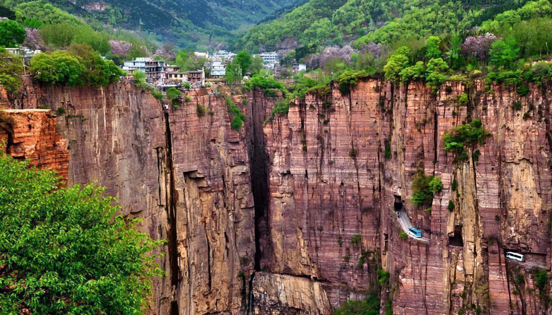 古村新颜:郭亮村的历史与现状 郭亮村,坐落于悬崖峭壁之上,地理位置