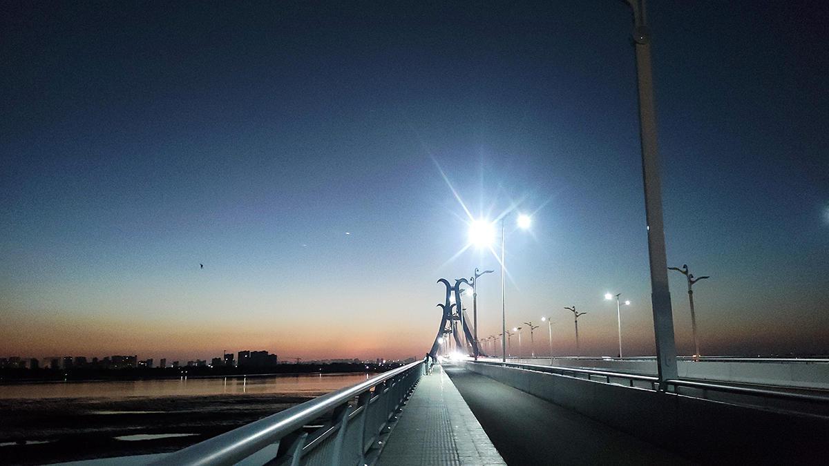 西村港跨海大桥的夜景灯光建设 作为北海一座地标性跨海大桥,西村港跨