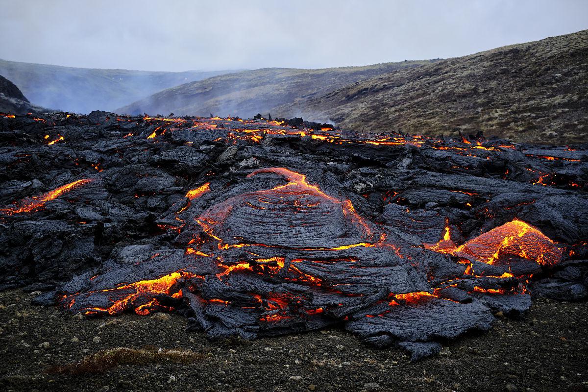 夏威夷島的火山和火災威脅 夏威夷島頻繁發生火山爆發和大火,給這個