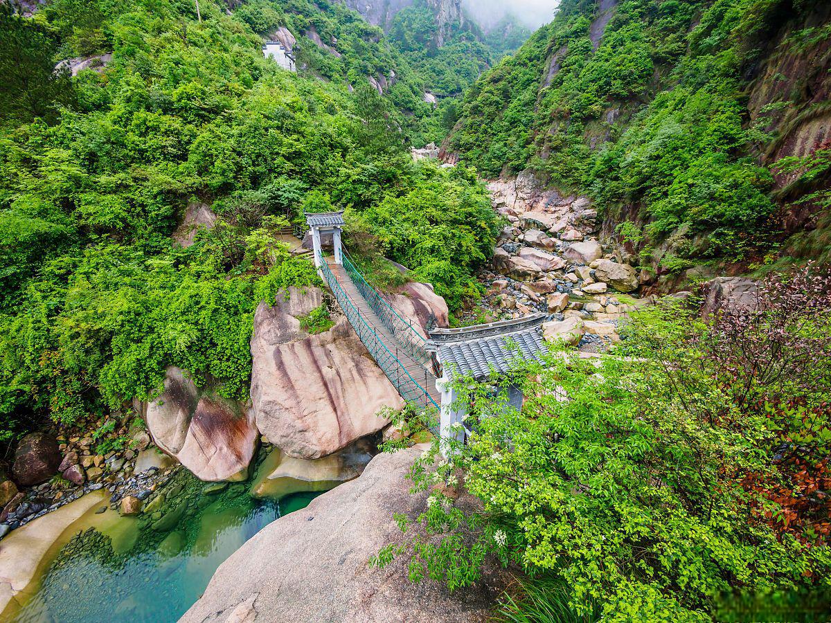 上饶望仙谷旅游攻略 上饶市位于江西省东北部,被誉为中国最美丽的山水