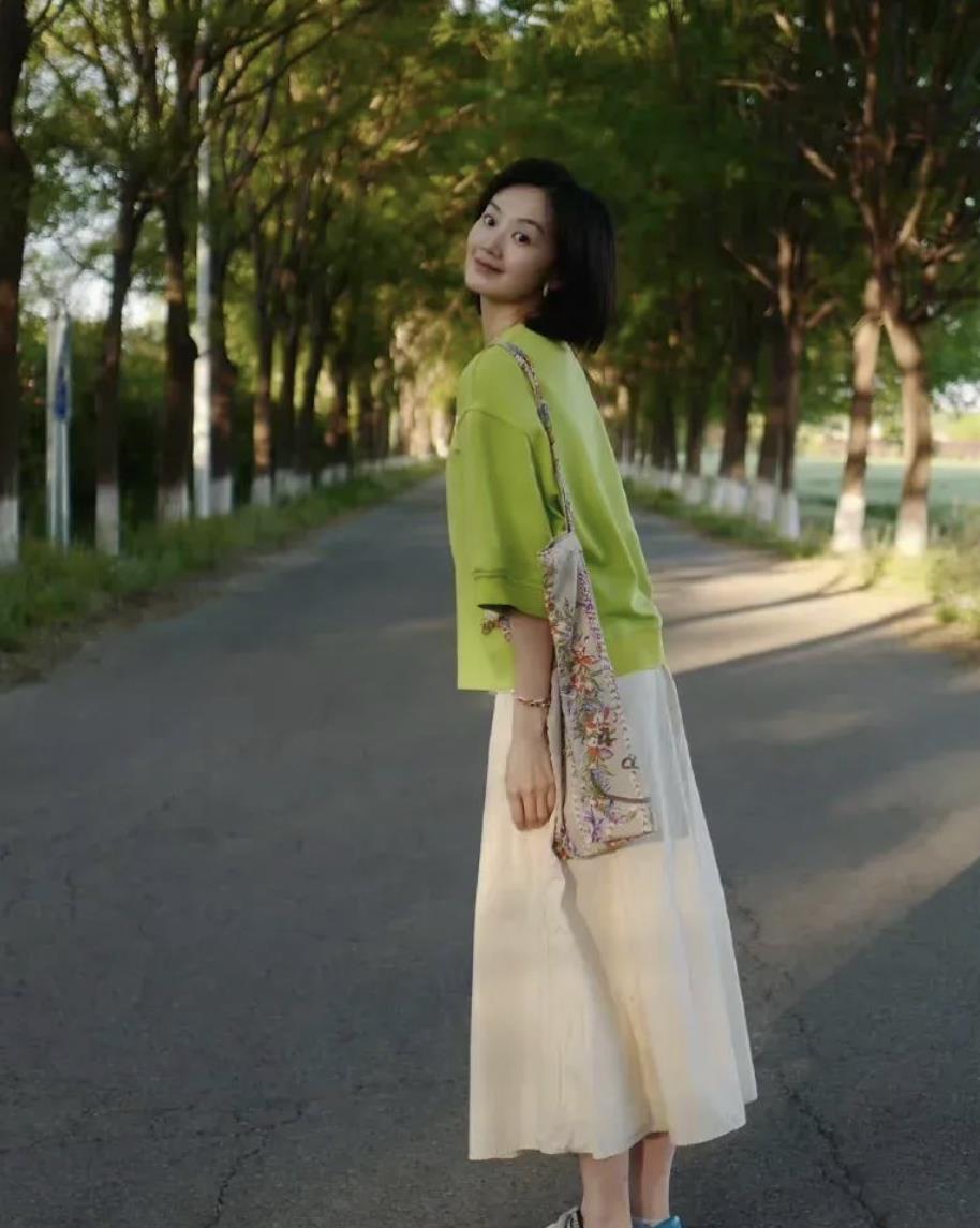 战菁一:演技出众,生活低调 战菁一,一位出道21年的演员,虽然只扮演