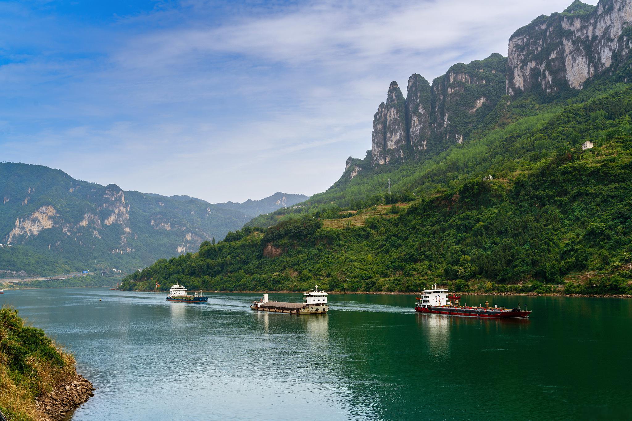 这里不仅有壮丽的自然景色,还有丰富的人文历史,是旅