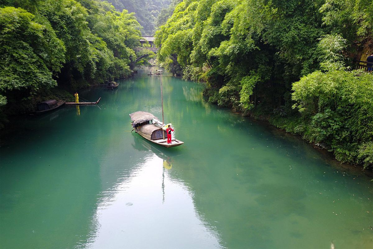 长阳清江画廊旅游攻略 长阳清江画廊,位于湖北省宜昌市长阳县境内,是