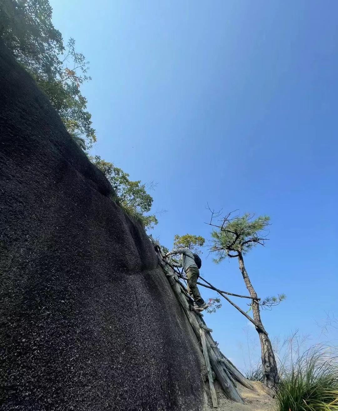 龙须山四季美景 龙须山,是安徽绩溪的一颗明珠,它以其独特的美丽风景
