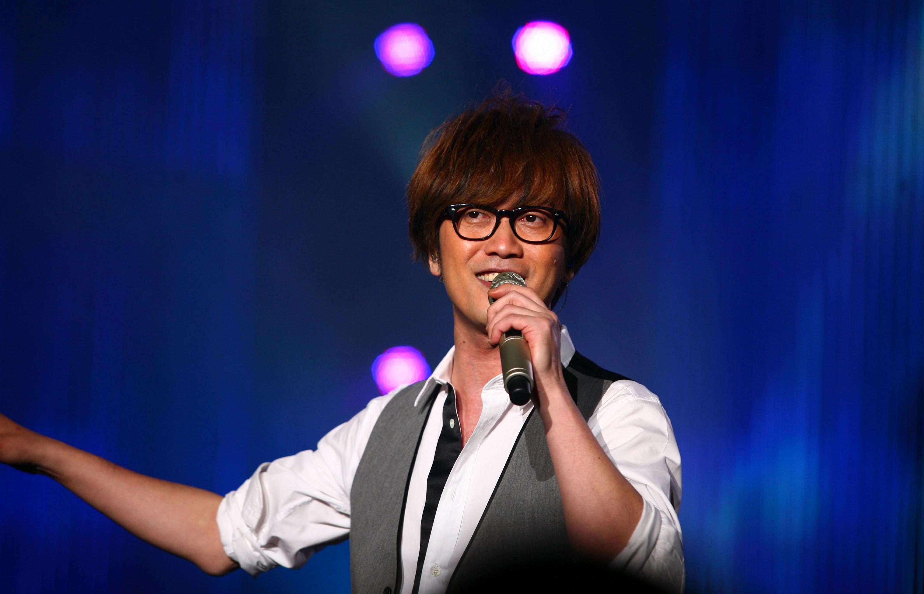 《周传雄演唱会意外摔倒,观.@水牛电影大视界的动态