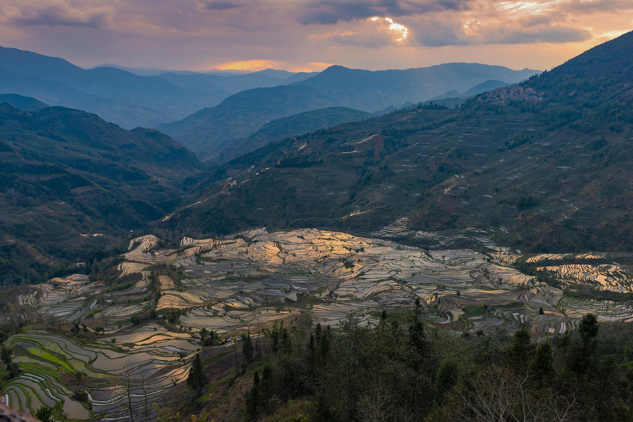 凉山州县级行政区划介绍 凉山彝族自治州位于中国四川省,是一个多民族