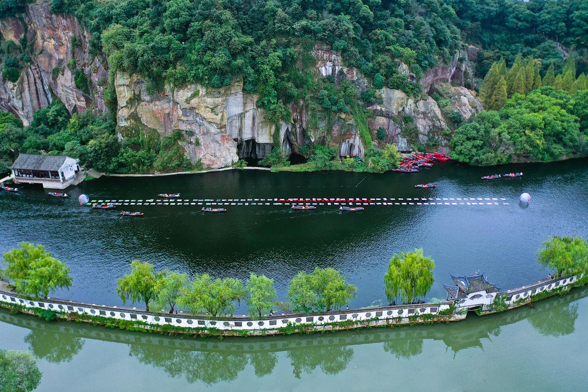 绍兴东湖游玩攻略 绍兴东湖是一个富有历史意义和自然风光的景区.