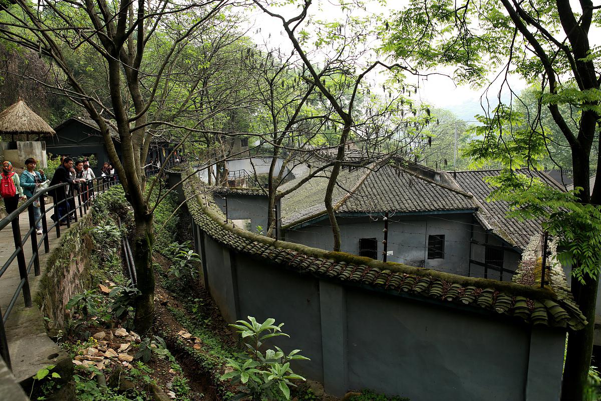 渣滓洞景区:历史的记忆与旅游的热度 渣滓洞景区,位于重庆市沙坪坝区