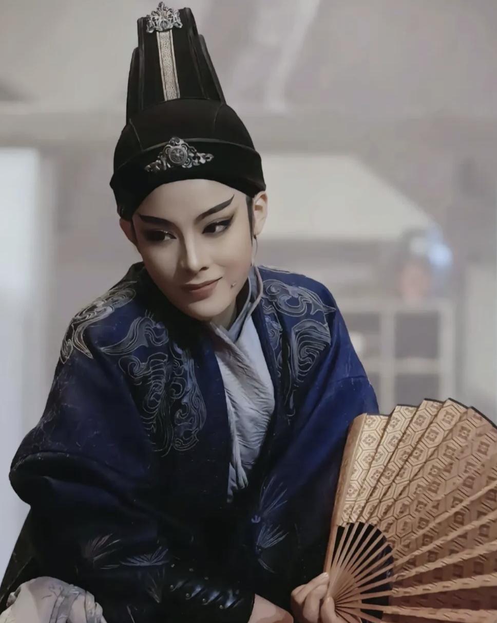 陈丽君让我直来弯去 陈丽君主演的越剧《新龙门客栈》中的表演气质和