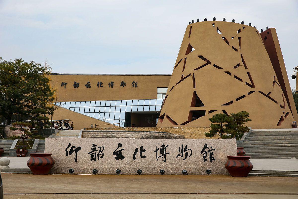 茶卡盐湖旅游攻略 茶卡盐湖,位于青海省海西蒙古族藏族自治州乌兰县