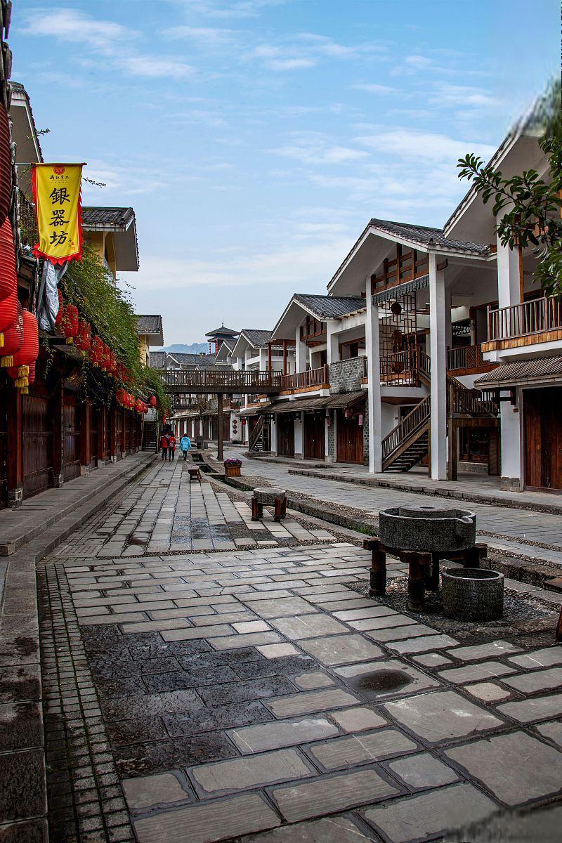 98三峡大坝 三峡大坝是宜昌市最著名的旅游景点之一,也是中国最大