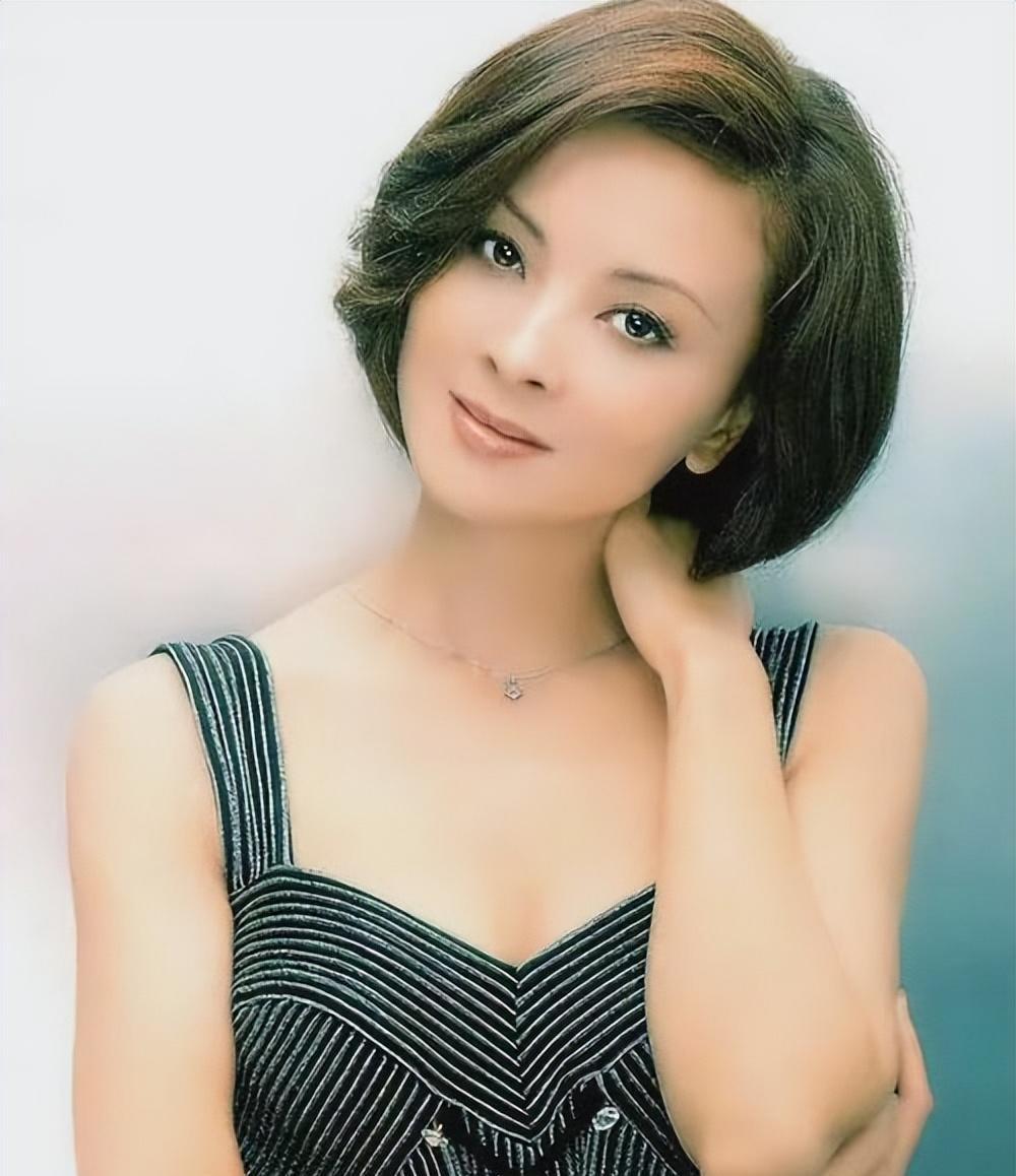 周洁:最美的杨贵妃 周洁,中国电影史上最美的杨贵妃,她的美貌和才华让