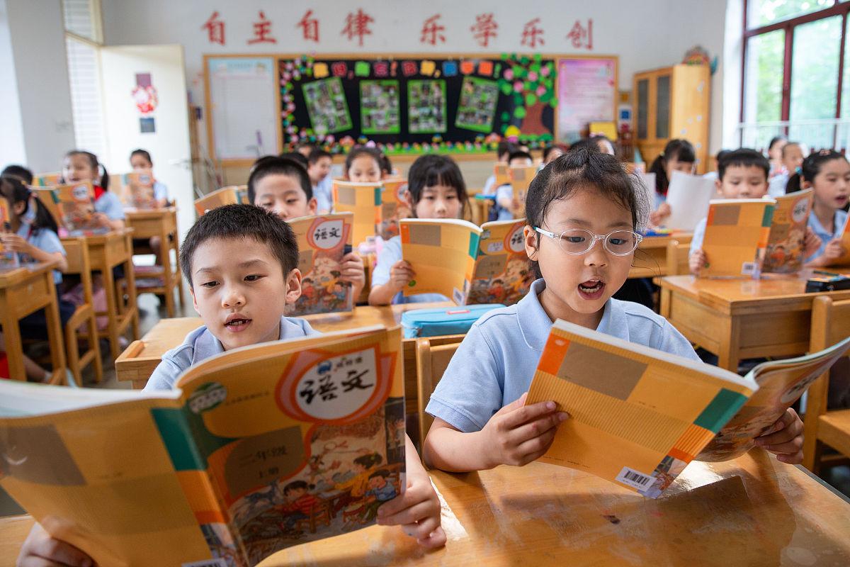 神奇背书八步法 对于大多数孩子来说,背课文是个老大难问题,其实背诵