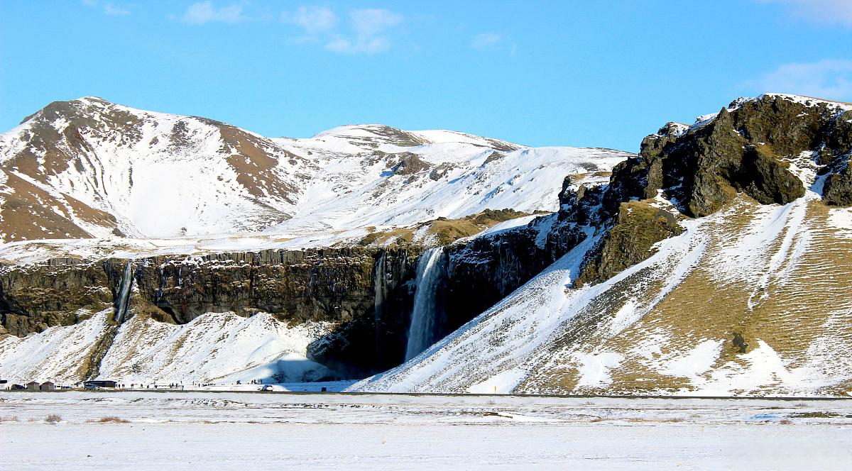 奥依塔克冰川公园 奥依塔克冰川公园是中国西部最大的冰川公园之一