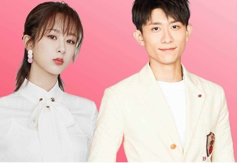 杨紫张一山同学聚会 杨紫和张一山参加了一场十年磨难的同学聚会,班会