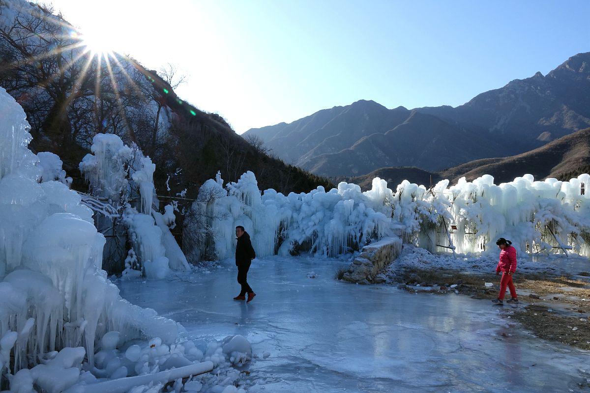 冰岛冰川峡谷:大自然的杰作 冰岛,这个充满神秘和奇特的北欧国度,拥有