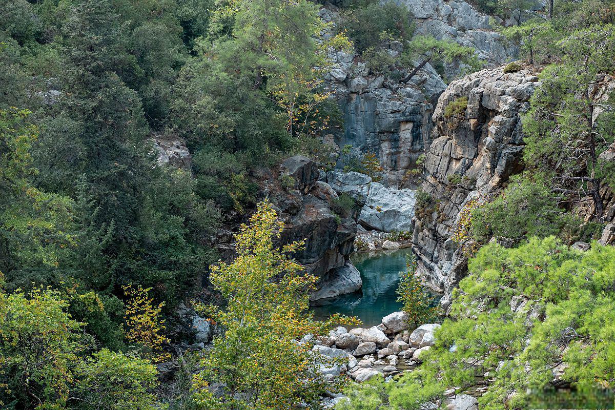 扎龙沟景区的美丽与特色 扎龙沟景区以其壮丽的自然风光和丰富的户外