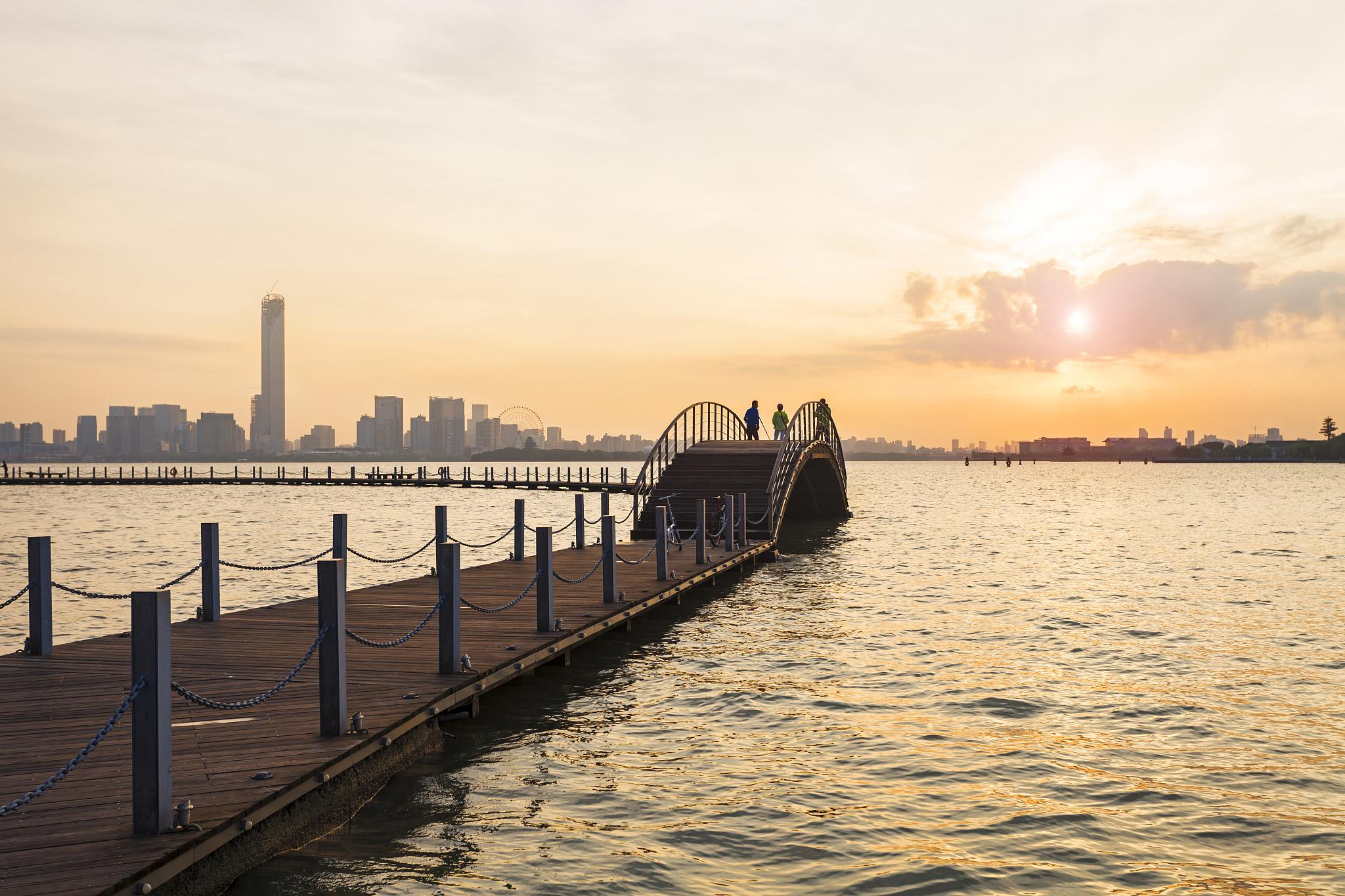 探索金鸡湖景区的魅力 金鸡湖景区位于苏州市中心