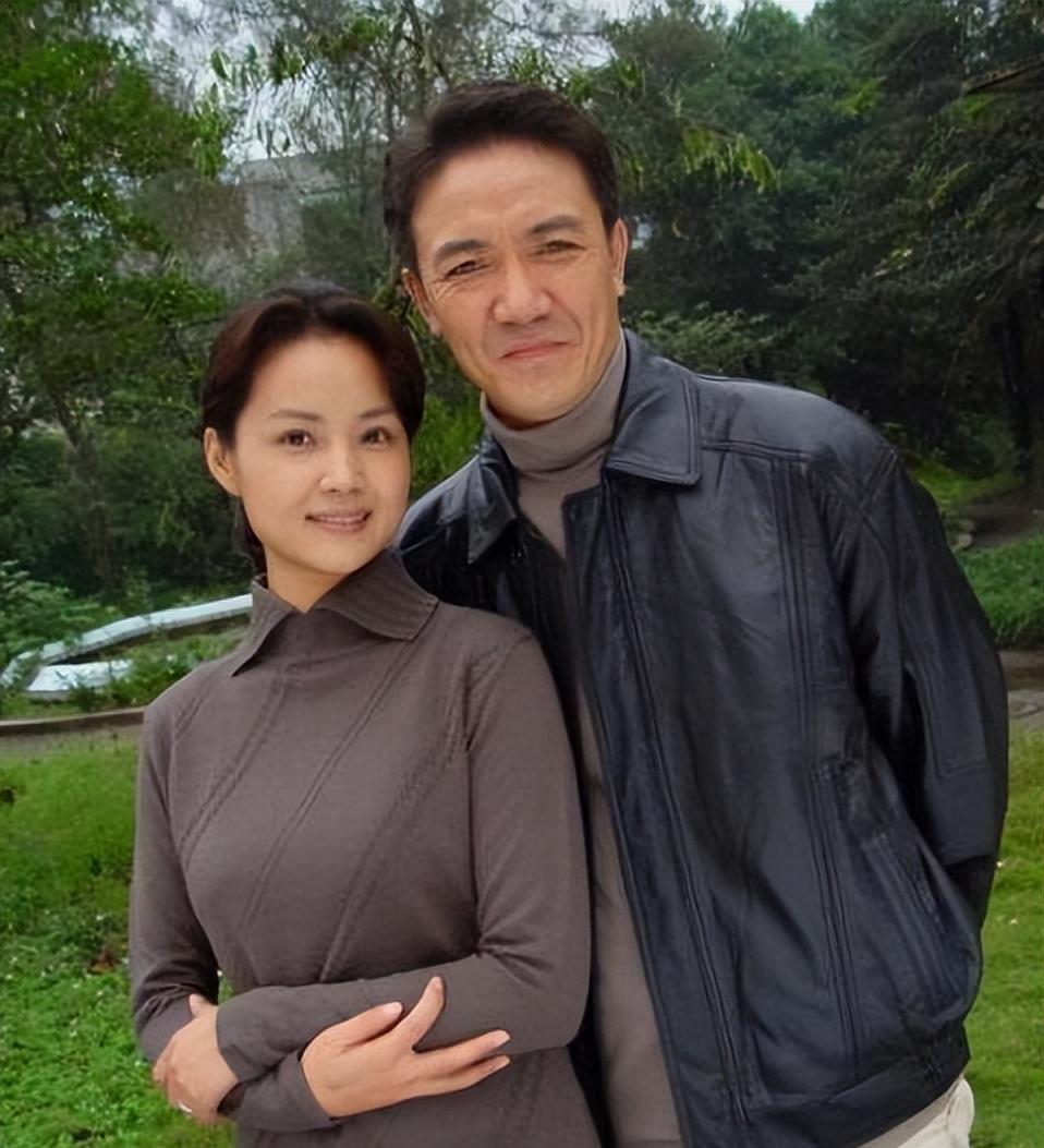 李幼斌荧幕上是硬汉,私底下也柔情似水 李幼斌与第二任妻子史兰芽之间