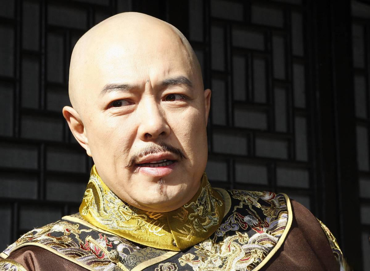 常年饰演"皇帝"的3位演员 唐国强,张铁林,陈宝国,这三位演员常年饰演