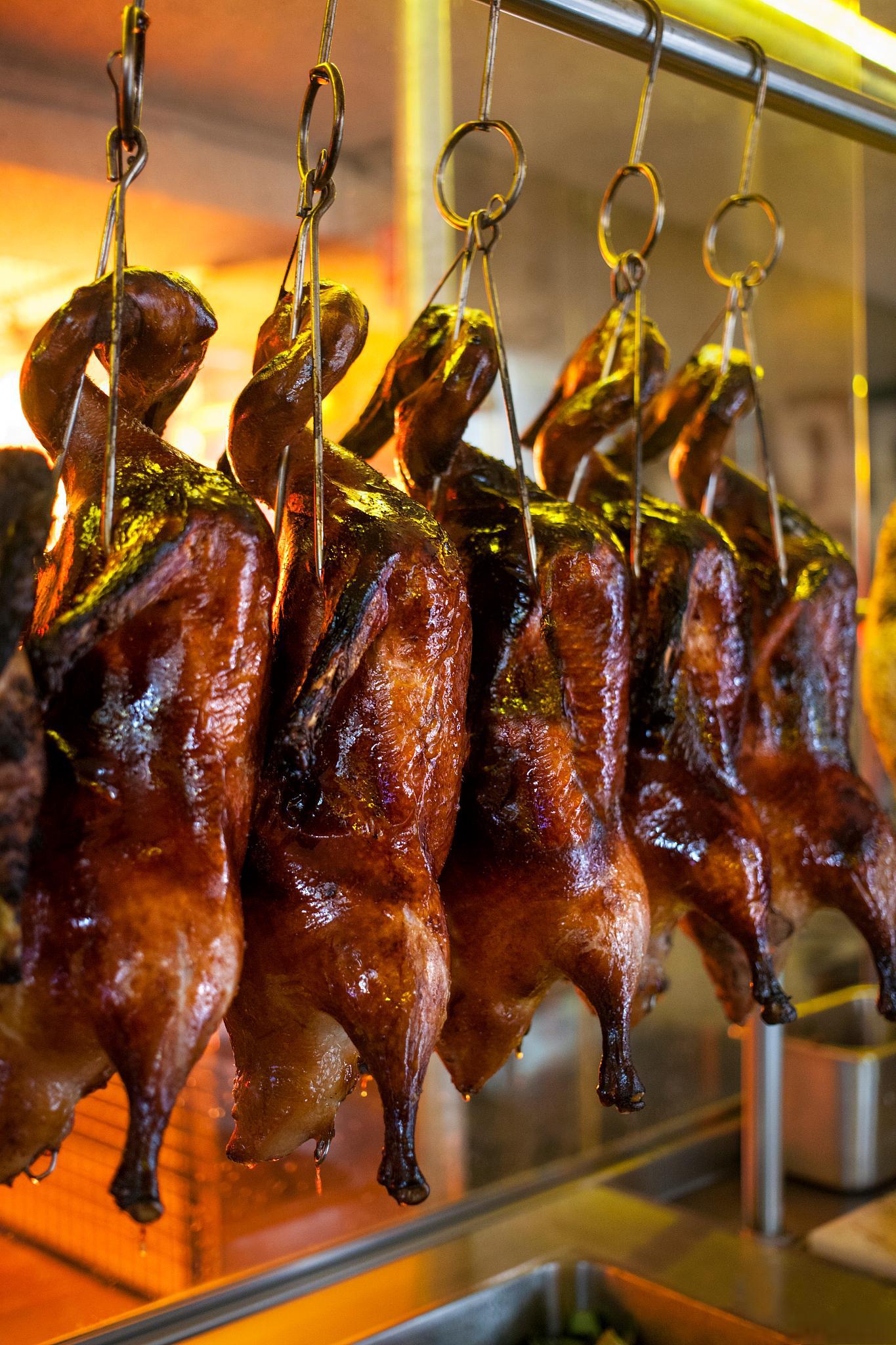 烤鹅腿成高校新宠,鹅腿阿姨效应风靡全国 近日,清华,北大,人大等高校