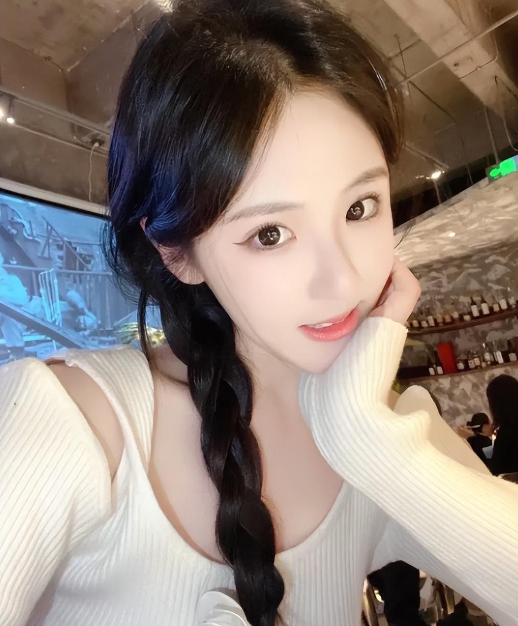 李思思和刘芳菲:退休后的生活 央视主持人频频离职,究竟是为何?