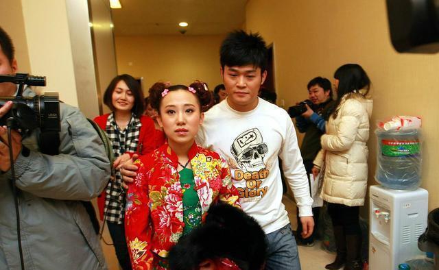 丫蛋:坚韧毅力的传奇 丫蛋,一名优秀的二人转演员,职业生涯充满坎坷