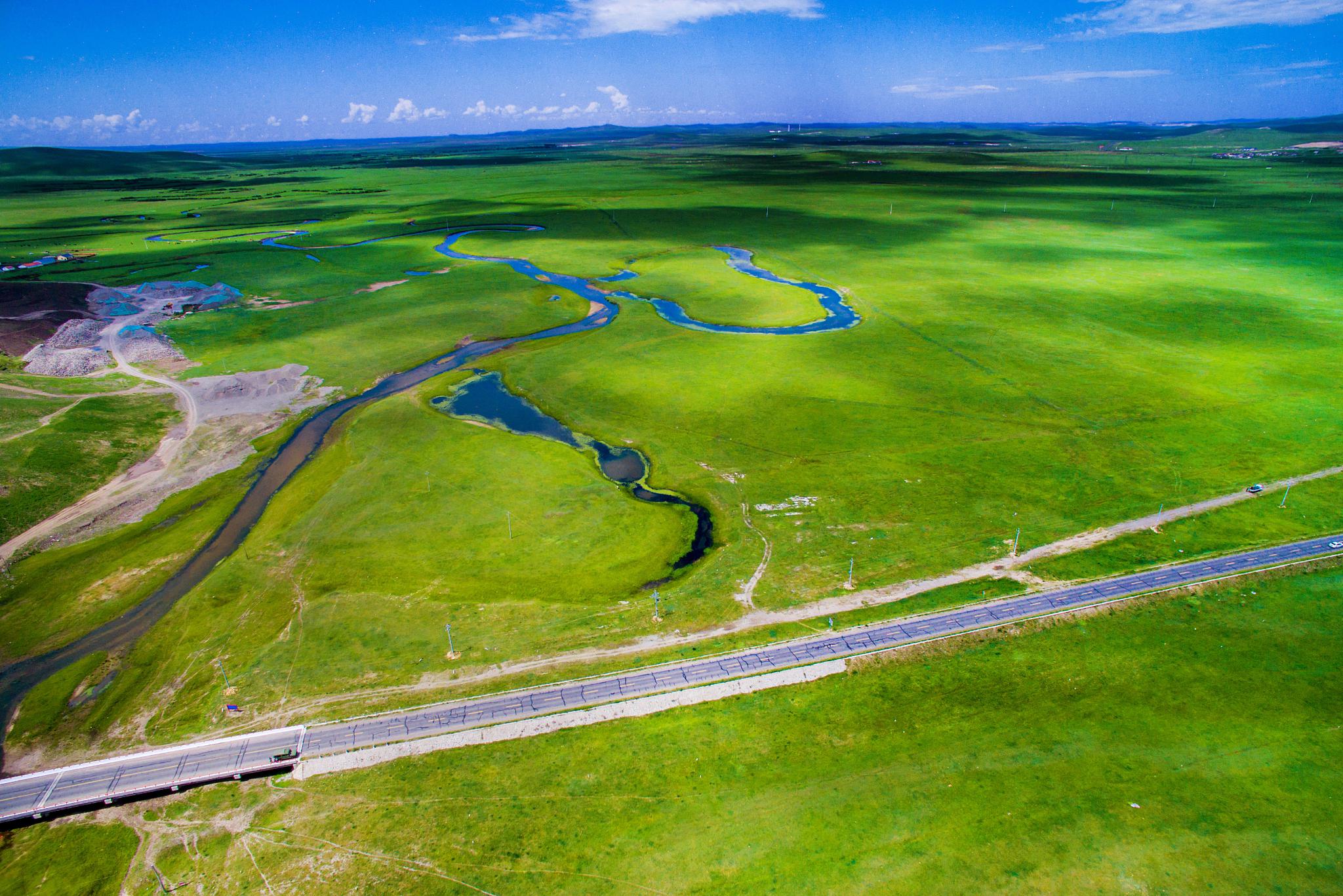内蒙,位于中国的北部,拥有广阔的草原和壮丽的自然风光