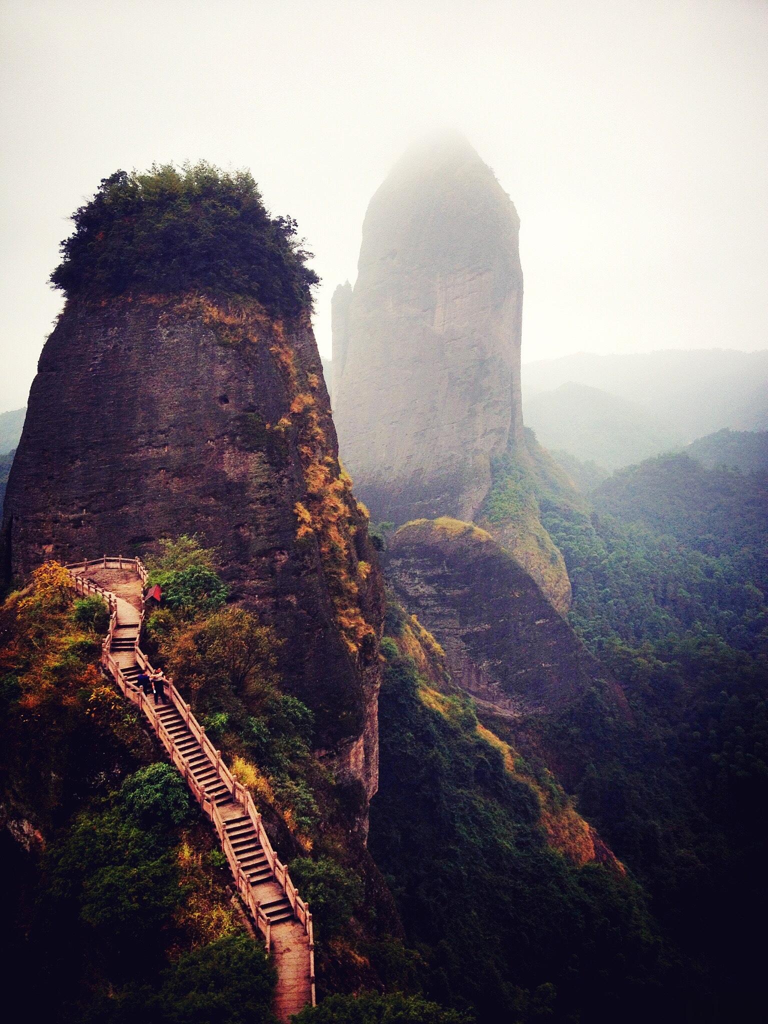 崀山,位于中国湖南省邵阳市,是一处集自然风光,人文景观于一体的旅游