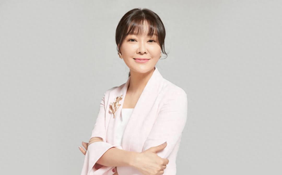 王小骞:15年丁克后意外得子 主持人夫妇谭江海和王小骞在结婚后选择不