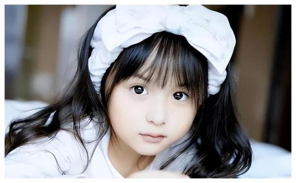 刘楚恬:童星成长之路 刘楚恬,一个在2009年出生的可爱的小女孩,来自