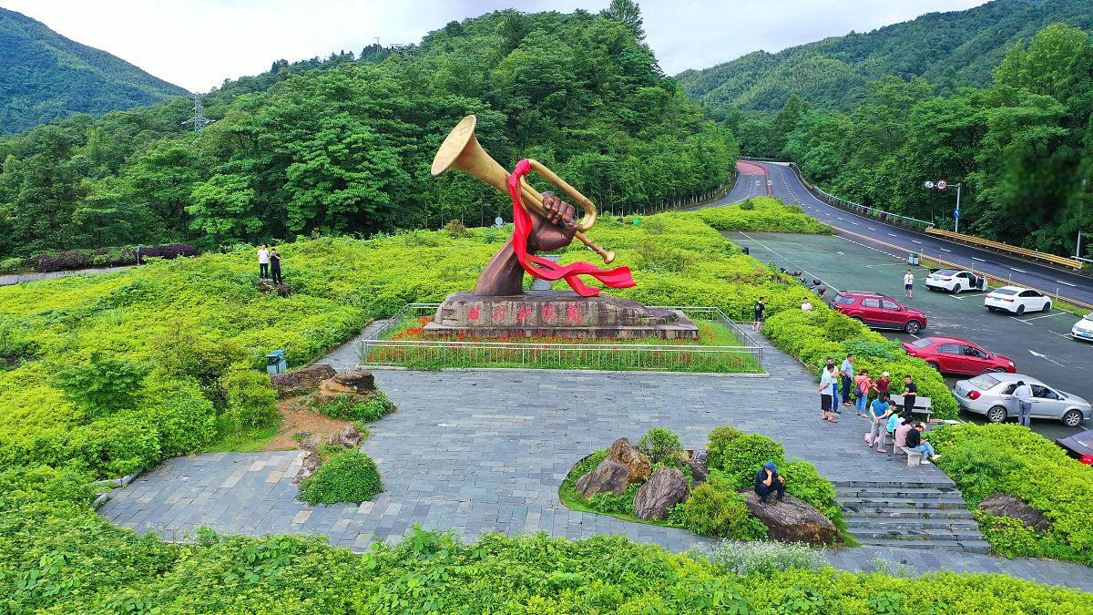 井冈山雕塑园:凝固历史记忆的公园 在江西省吉安市,有一座独特的公园