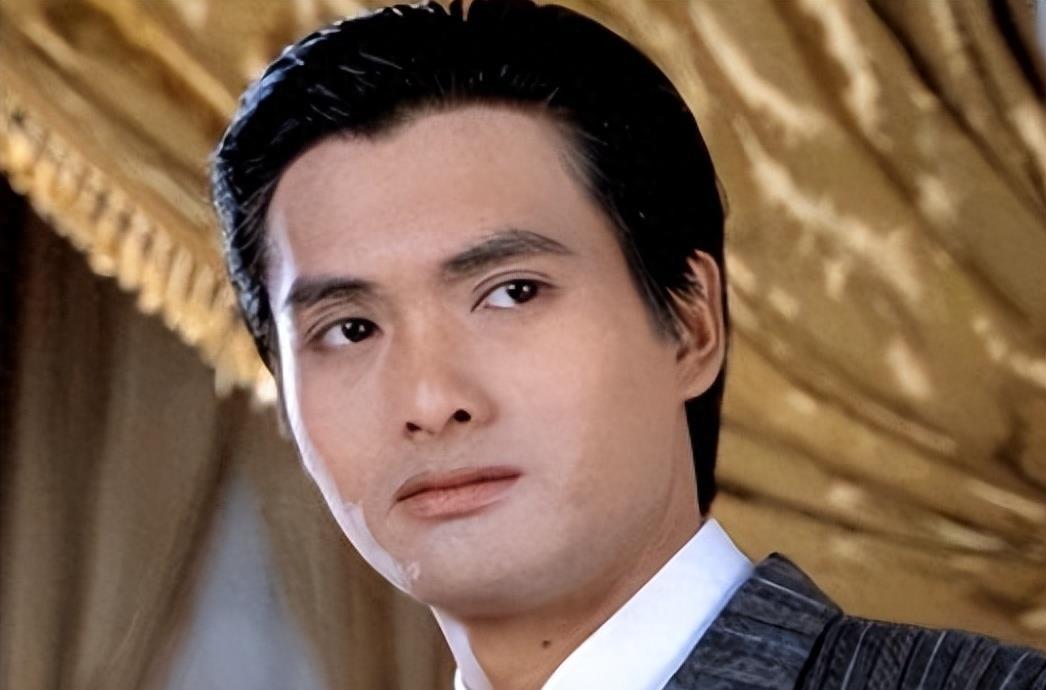 周润发的"悲惨"人生 周润发的演艺生涯中,《上海滩》无疑是一个巨大的