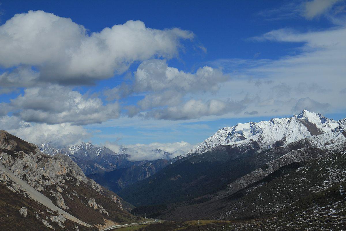 玉龙雪山门票购买攻略 玉龙雪山位于我国云南省丽江市,是著名的旅游