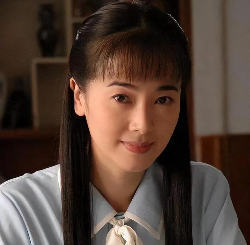 左小青:坚韧不拔的女演员 左小青的成长经历告诉我们,一个人的才华和