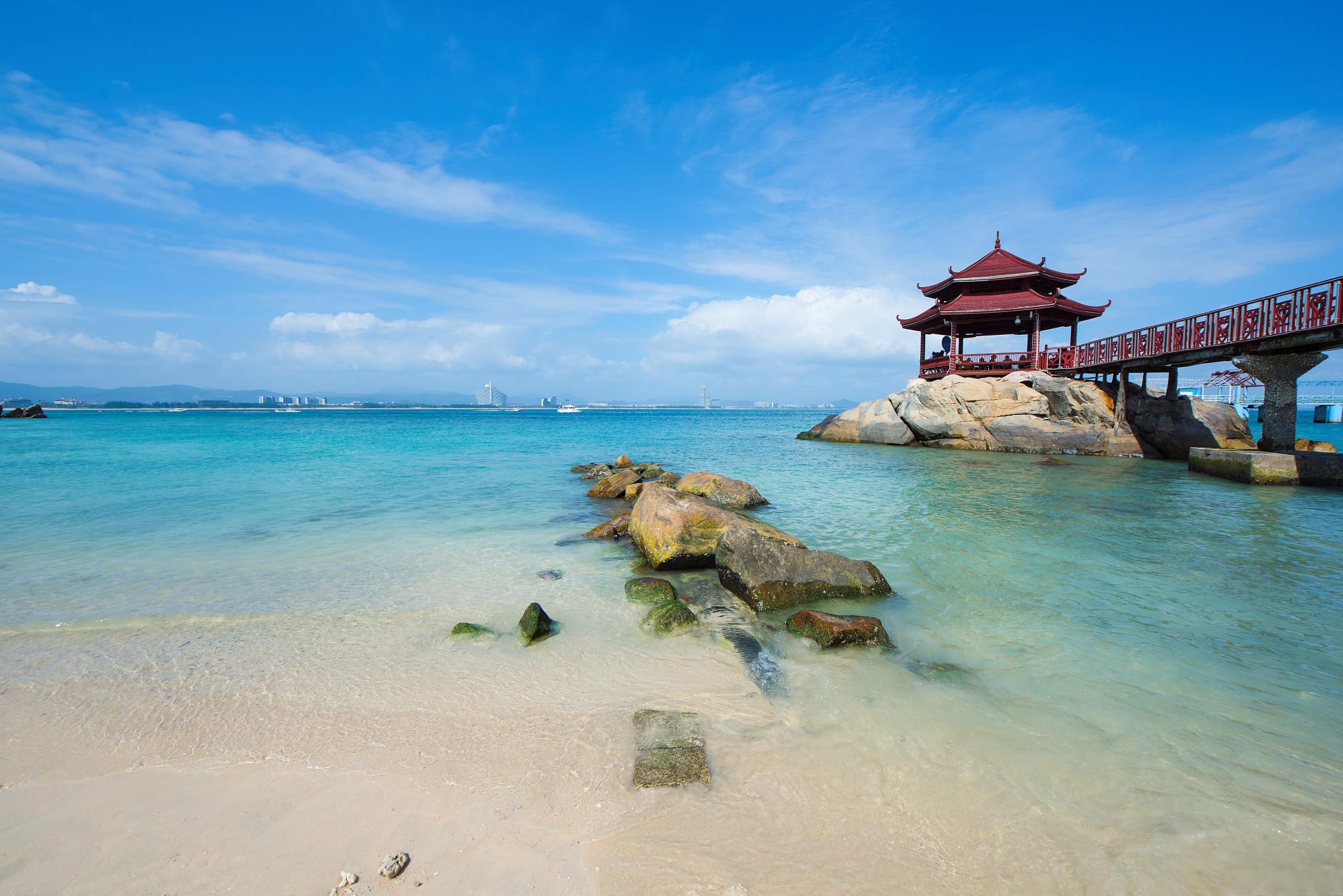 蜈支洲岛旅行攻略 在中国海南岛的三亚市附近,有一座小岛,名为蜈支洲