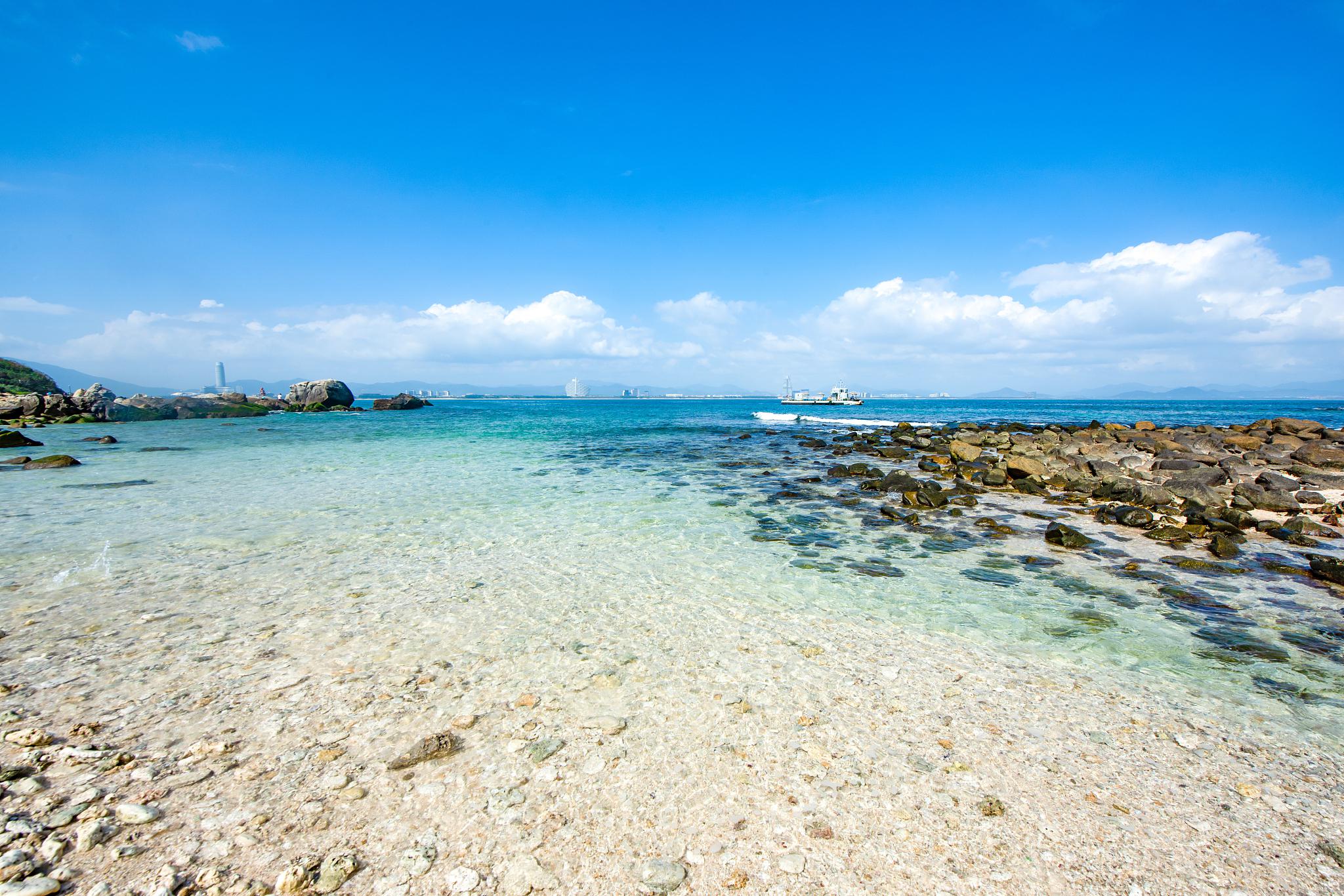 蜈支洲岛旅行攻略 在中国海南岛的三亚市附近,有一座小岛,名为蜈支洲
