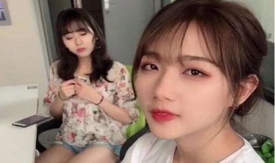 钟婷:从被嘲笑到走红 钟婷,一位身材魁梧的女子,凭借搞笑视频走红网络