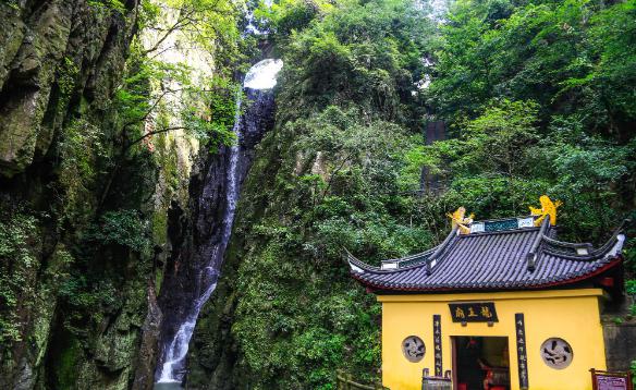 佛教五大名山雪窦山图片