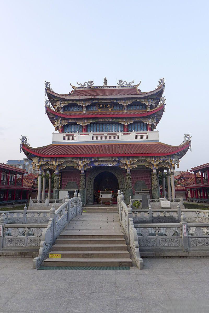 位于福建厦门的南普陀寺,是一座历史悠久的佛教寺庙,也是厦门的著名