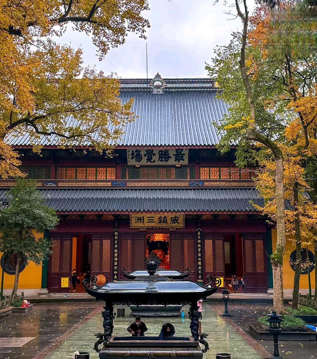 杭州灵隐寺 灵隐寺位于杭州西湖南岸,是中国佛教禅宗临济宗的发源地之