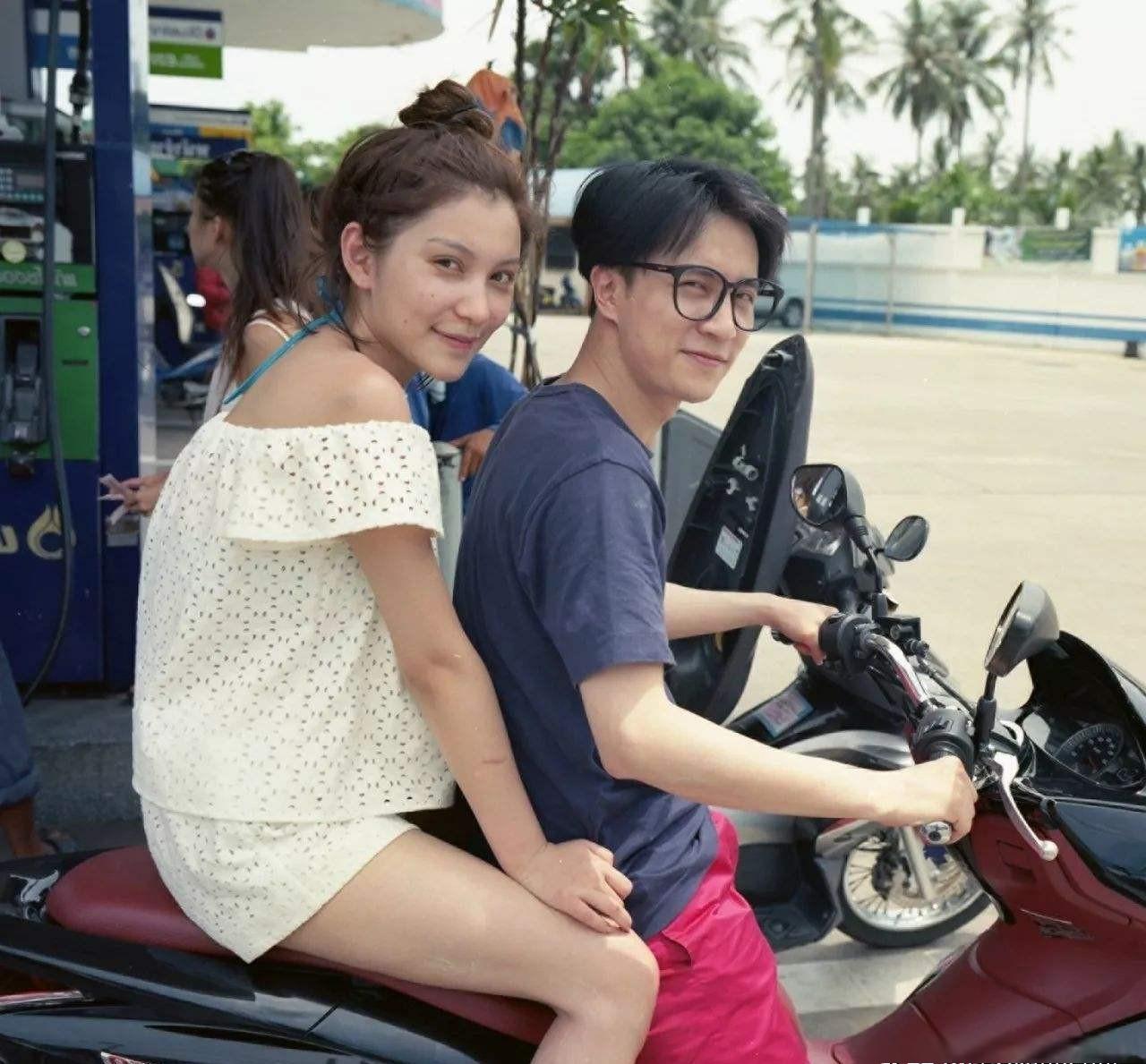 薛之谦父子街头漫游引发热议 薛之谦与儿子一次街头漫游的场景,展现出