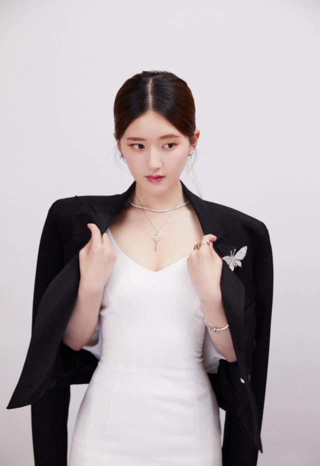 赵露思:新一代国民女神 赵露思以其独特的魅力和出色的表演,成为了新