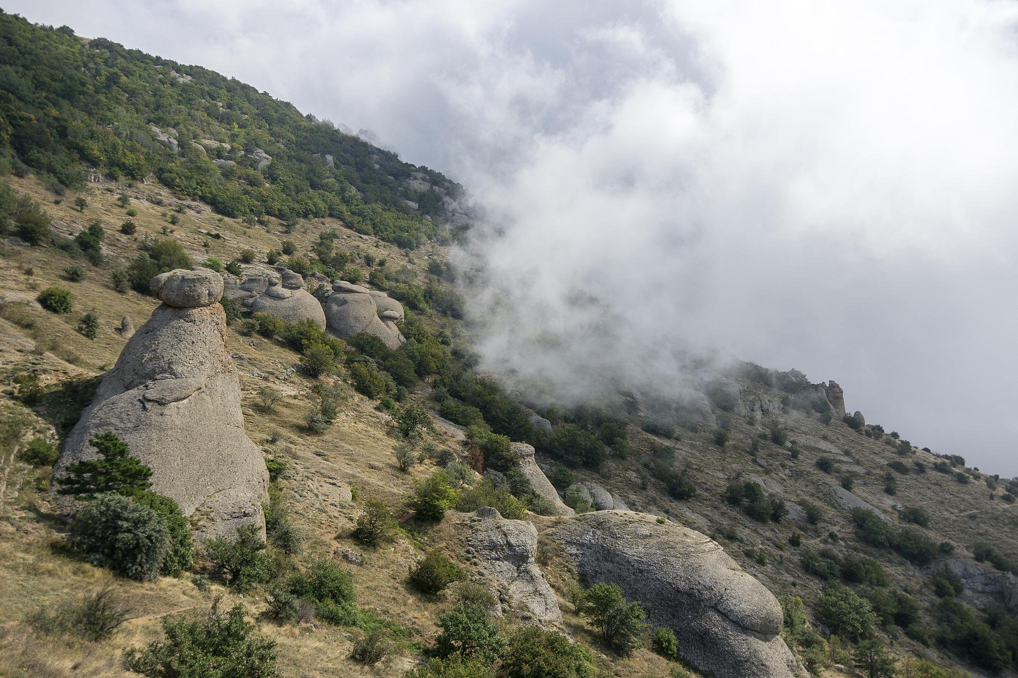 基隆山的别样魅力 在台湾的地理奇观中,基隆山因其独特的形状和地理