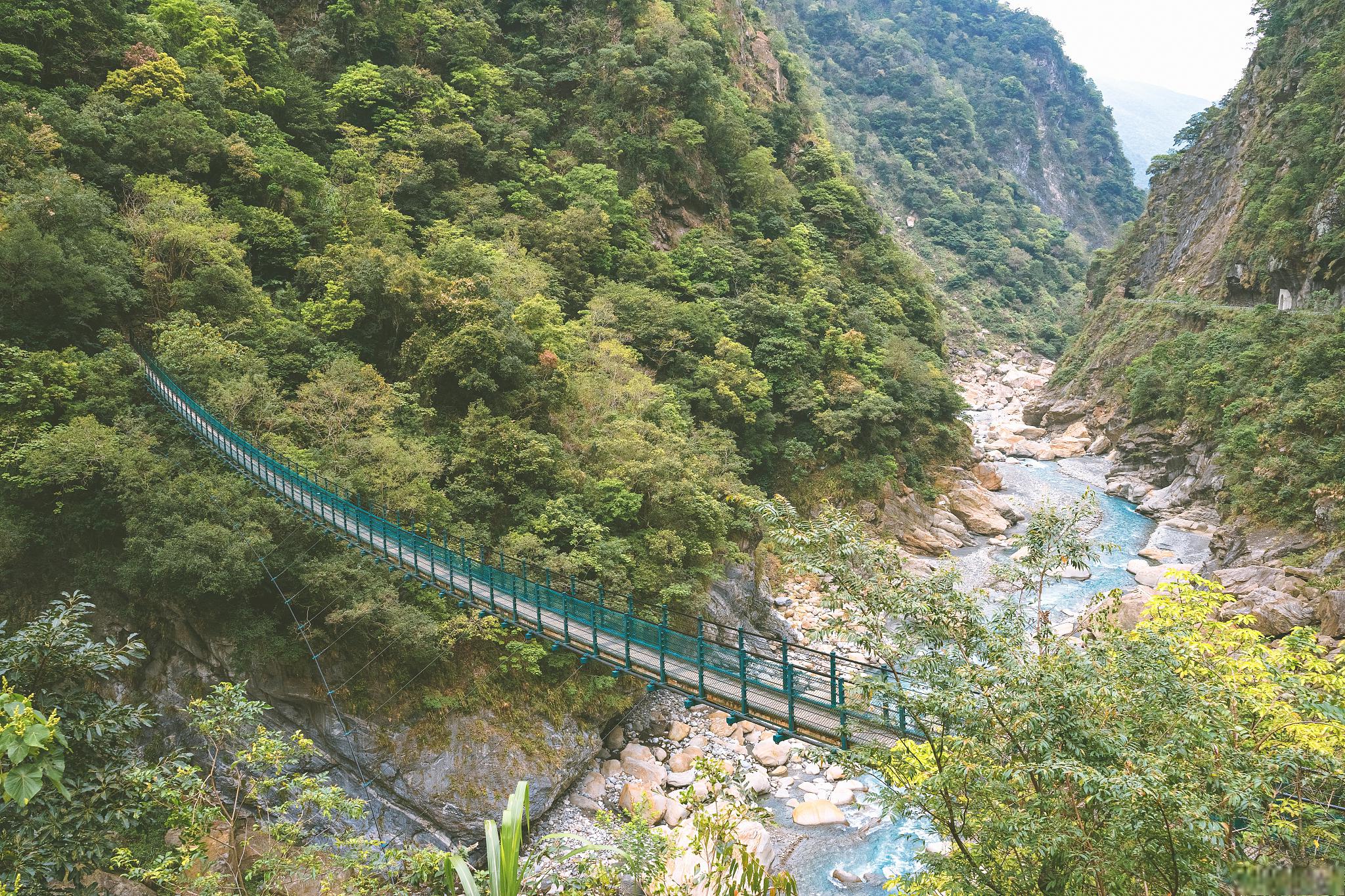 佛影峡漂流攻略 大家好,今天我要带大家走进重庆最美峡谷——佛影峡