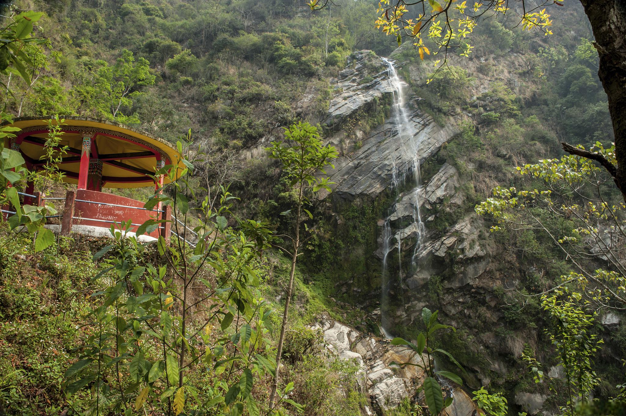佛影峡漂流攻略 大家好,今天我要带大家走进重庆最美峡谷——佛影峡