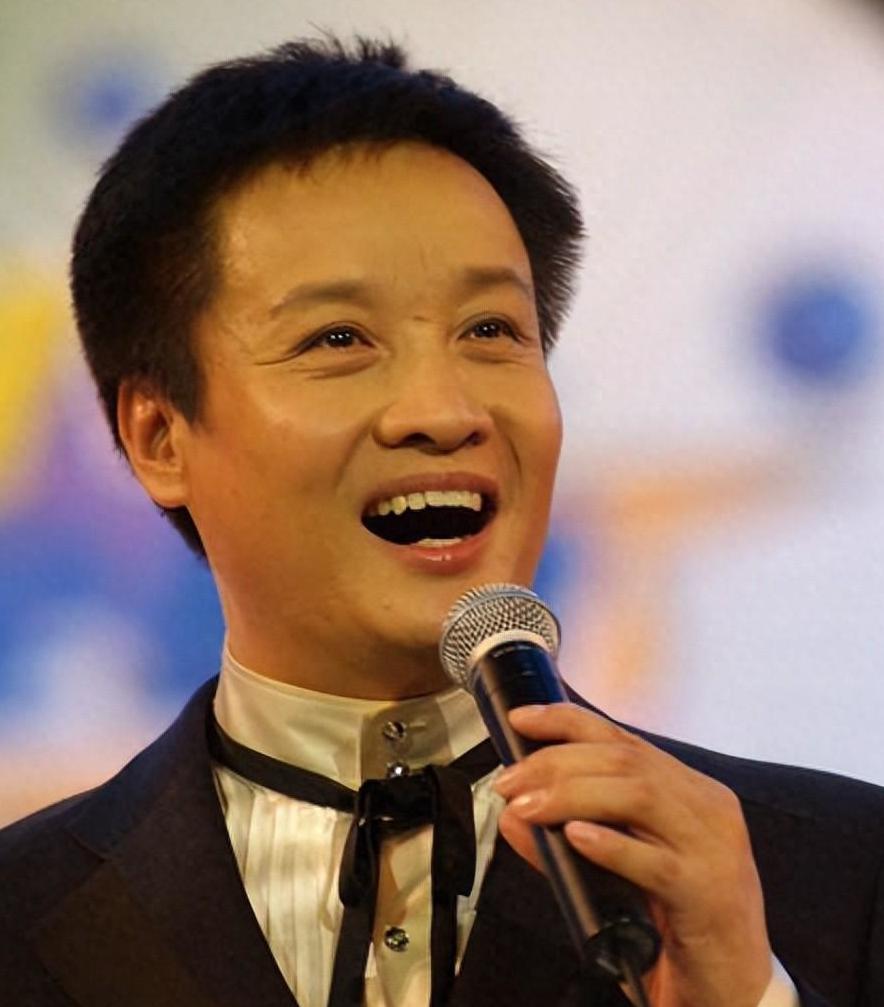 阎维文:金钱和名利无法解决内心失落和迷茫 阎维文是商界巨头,凭借着