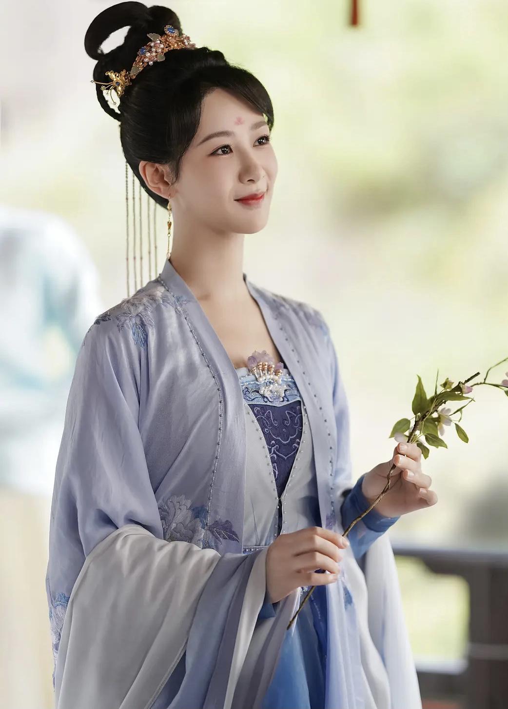 杨紫新剧《国色芳华》二搭李现引热议 杨紫新剧《国色芳华》即将开拍