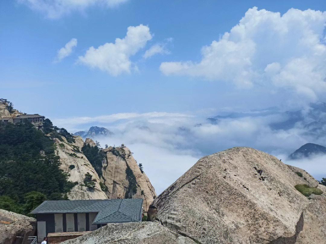 华山,不容错过的旅游景点 华山,这座位于中国陕西省的壮丽山脉,被誉为