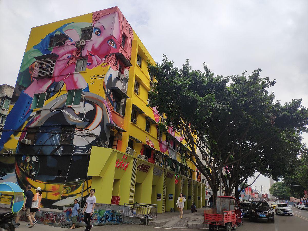 重庆涂鸦一条街 这个充满活力和创意的地方,是每个来到重庆的游客不可